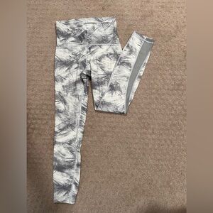 White patterned lulu leggings